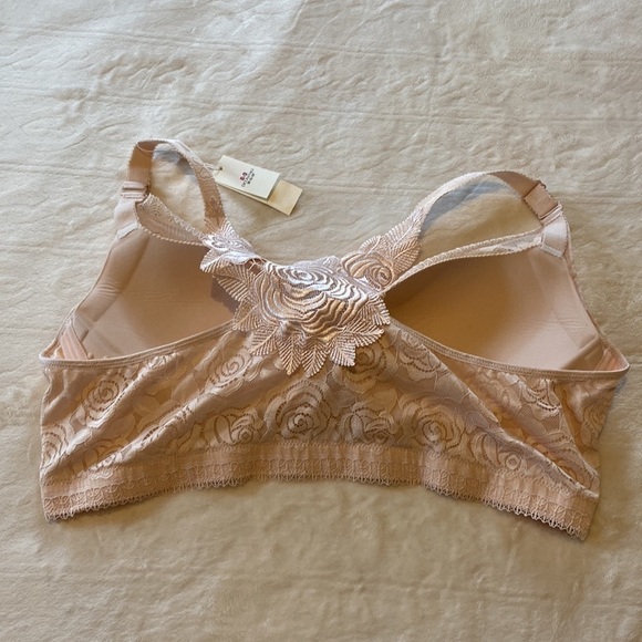 Doosinki nude bra front closure with rose design in the back size 50/115 NWT - Picture 4 of 5